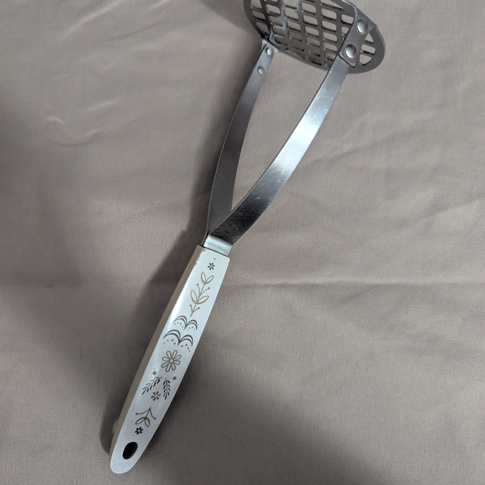 Flint By Ekco Vintage "Arrowhead" Metal Potato Masher